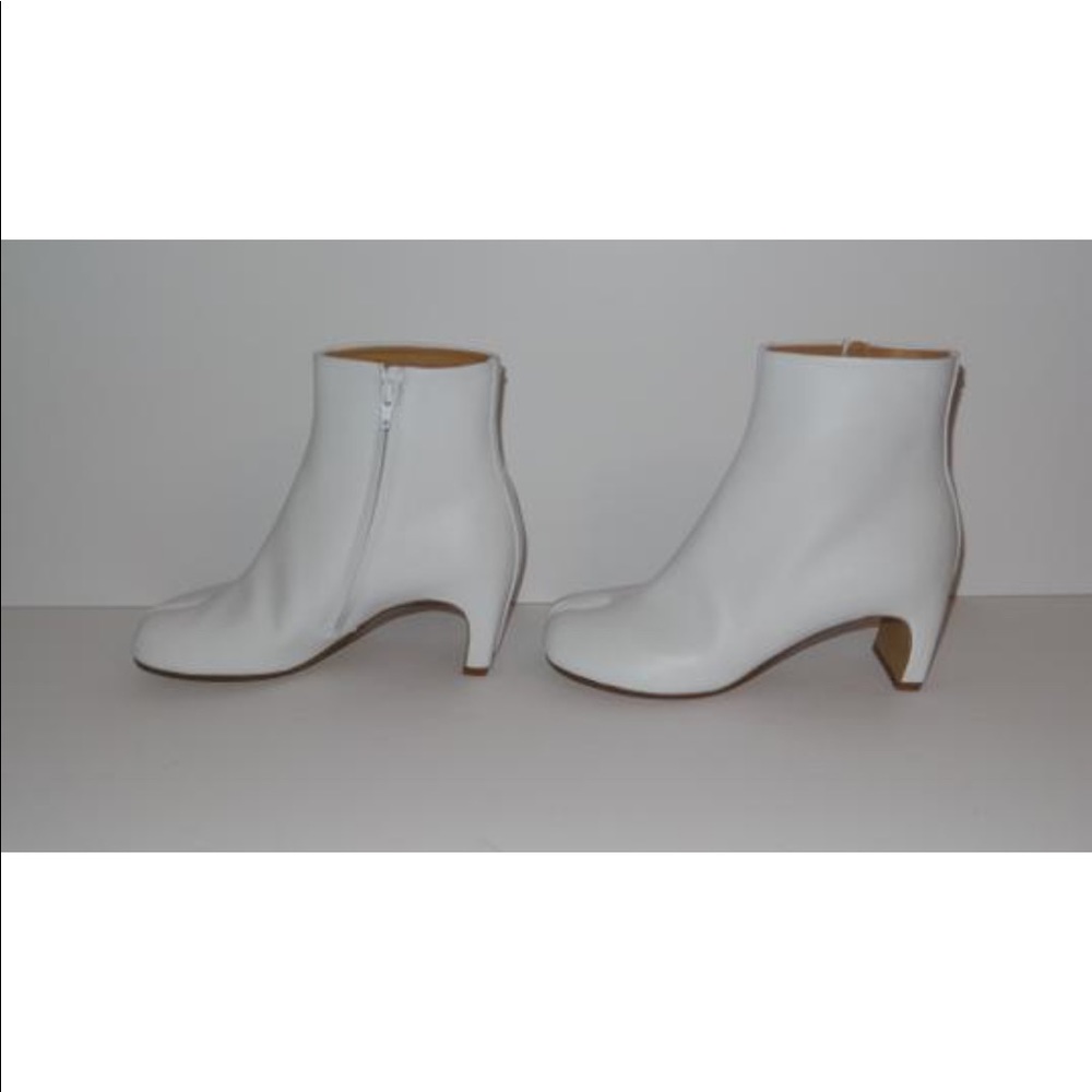 MAISON MARGIELA SPLIT TOE TABI WHITE ANKLE BOOTS - Picture 3 of 9